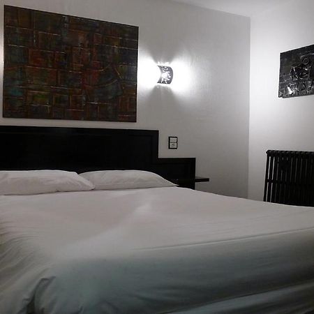 Hotel Le Coin Des Halles Кахор Екстериор снимка