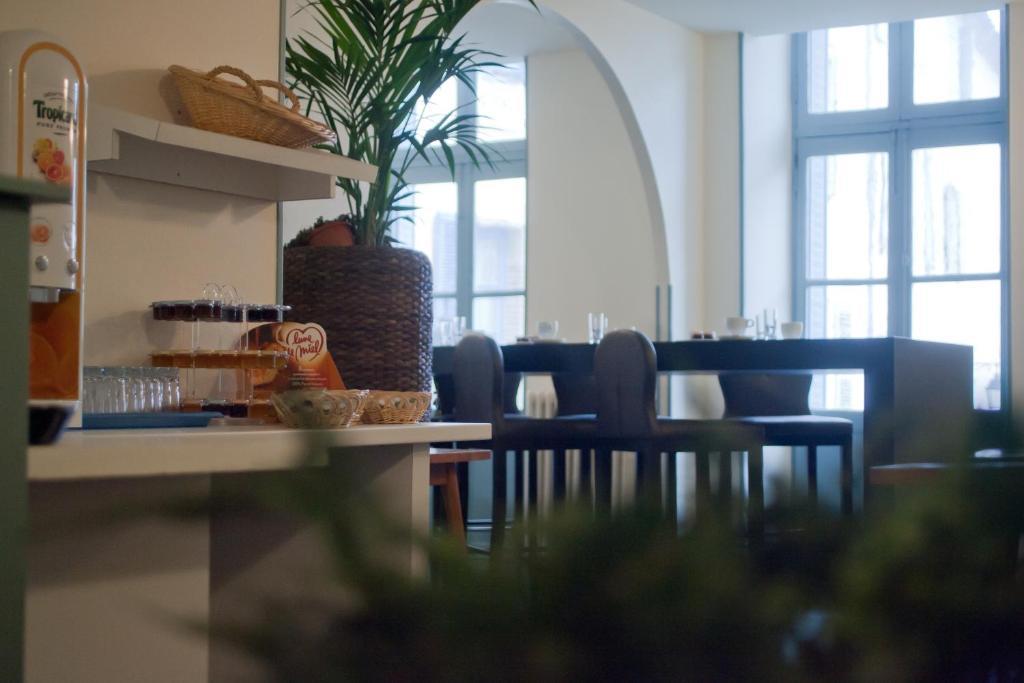 Hotel Le Coin Des Halles Кахор Екстериор снимка