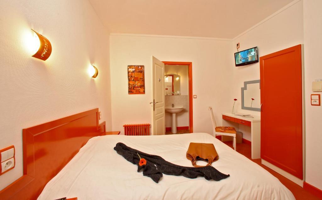 Hotel Le Coin Des Halles Кахор Стая снимка