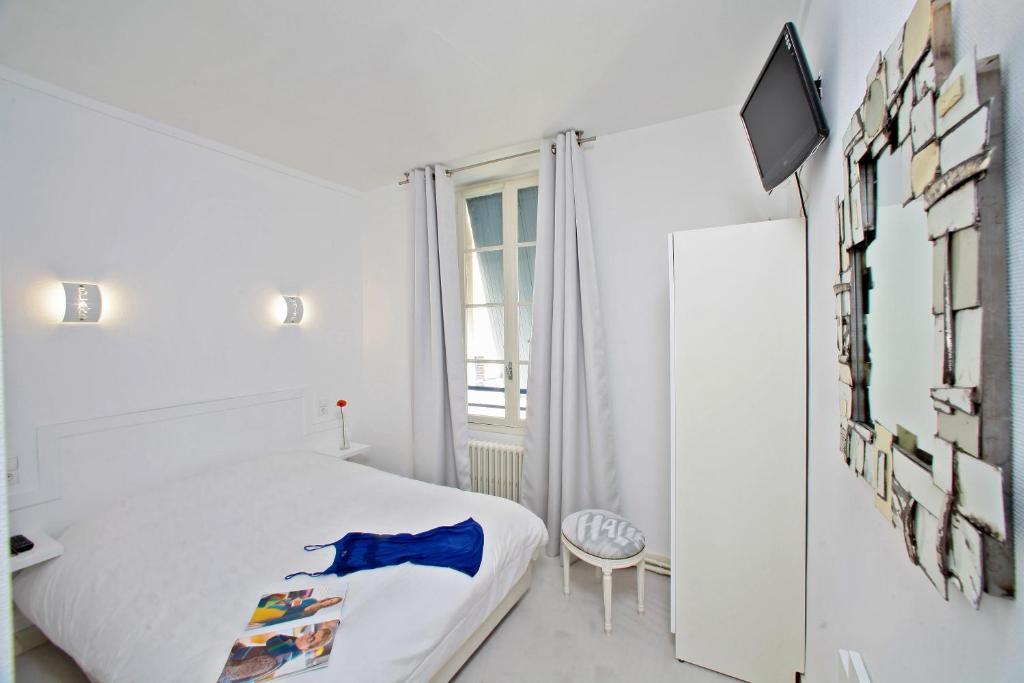 Hotel Le Coin Des Halles Кахор Стая снимка