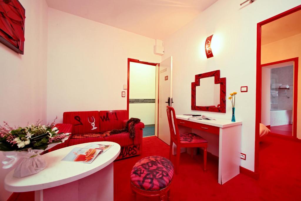Hotel Le Coin Des Halles Кахор Стая снимка