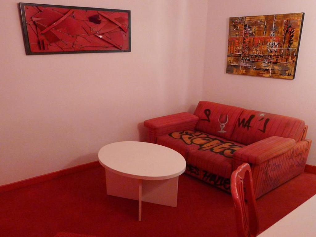 Hotel Le Coin Des Halles Кахор Екстериор снимка