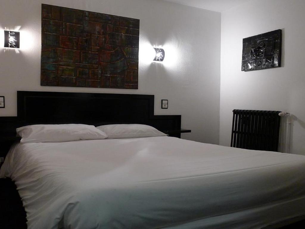 Hotel Le Coin Des Halles Кахор Екстериор снимка